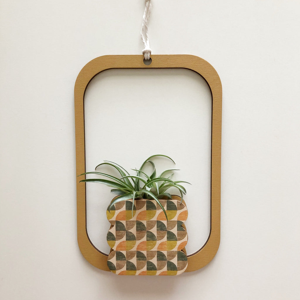 Framed Scallop Geometric Wall Vase